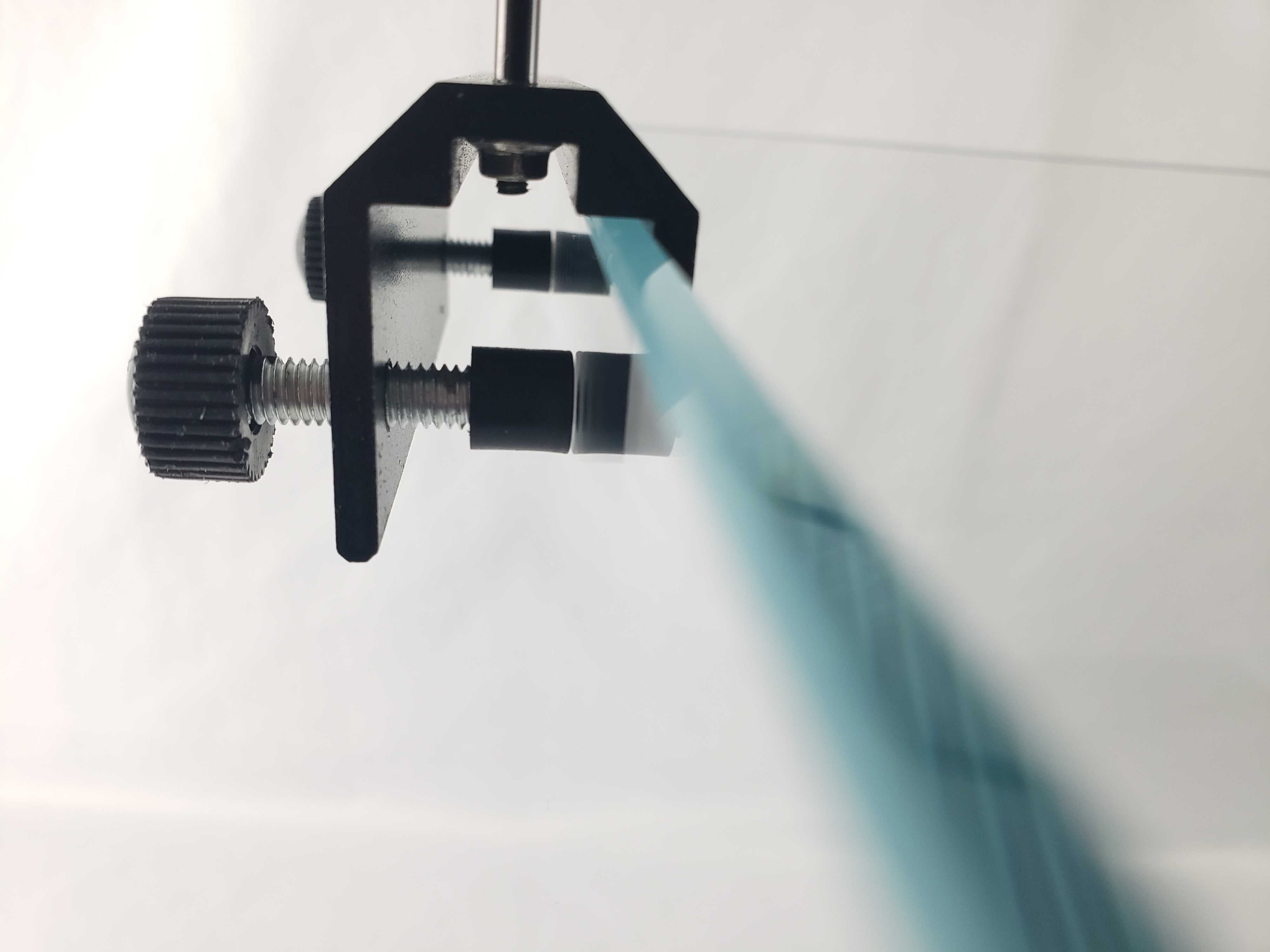 High Output 5" Full Spectrum LED Aquarium Light with Mounting Bracket by Lifegard Aquatics clips