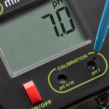 Milwaukee MC122 PRO pH Controller close up calibration